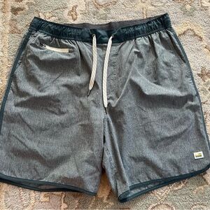Vuori Banks Shorts in Green Size Extra Large